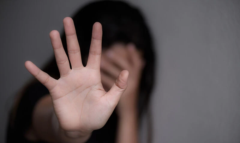 Πακιστανός αποπειράθηκε να βιάσει Ελληνίδα στην Κρήτη: Της έσπασε μύτη και γνάθο – Σώθηκε από θαύμα